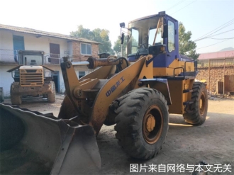 裝載機行駛中制動(dòng)踏板踏到底，制動(dòng)突然失靈